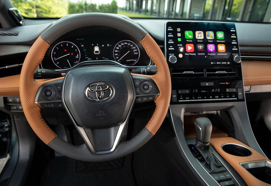 Панель приборов Toyota Avalon Limited 2018 года  (фото 6 из 12)